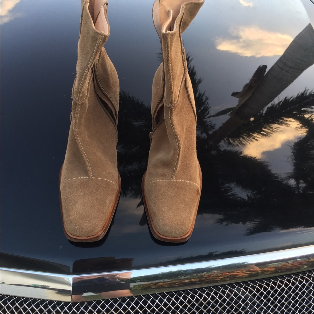 Canyon River Blues Shianna Brazilian Tan Suede 9M